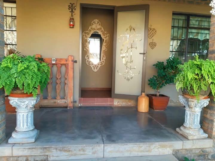 9 Bedroom Property for Sale in Kuruman Northern Cape